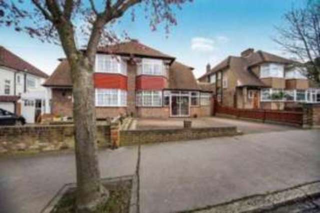  Image of 3 bedroom Semi-Detached house for sale in Annesley Drive Croydon CR0 at Shirley Croydon Shirley, CR0 8QX