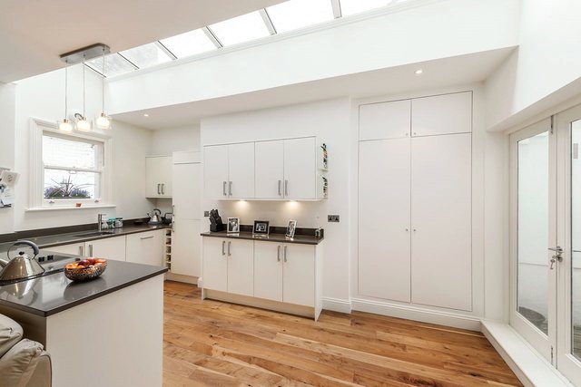  Image of 2 bedroom Flat for sale in Ashburn Gardens London SW7 at London  Cromwell Road, SW7 4DG