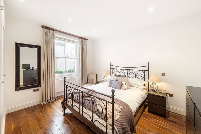  Image of 2 bedroom Flat for sale in Ashburn Gardens London SW7 at London  Cromwell Road, SW7 4DG