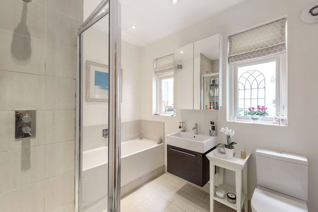  Image of 2 bedroom Flat for sale in Ashburn Gardens London SW7 at London  Cromwell Road, SW7 4DG