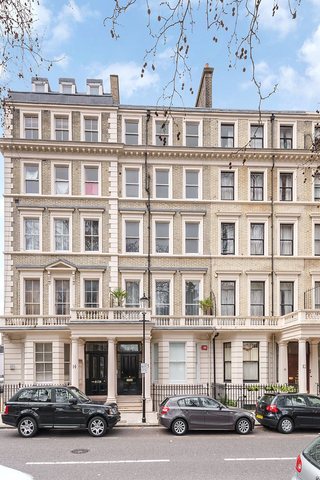  Image of 2 bedroom Flat for sale in Ashburn Gardens London SW7 at London  Cromwell Road, SW7 4DG