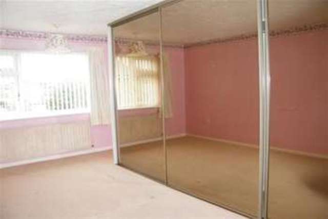  Image of 3 bedroom Terraced house to rent in Ashford Sale M33 at Sale, M33 5RE