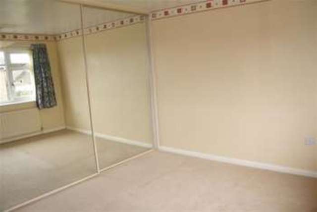  Image of 3 bedroom Terraced house to rent in Ashford Sale M33 at Sale, M33 5RE