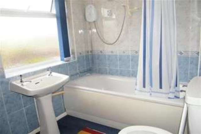  Image of 3 bedroom Terraced house to rent in Ashford Sale M33 at Sale, M33 5RE