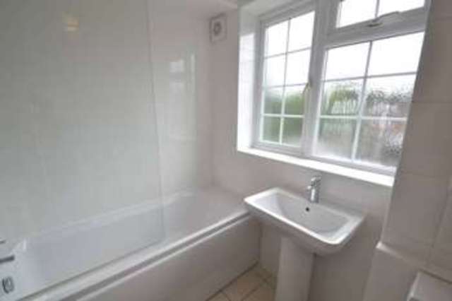  Image of 2 bedroom Apartment to rent in Ashley Road Epsom KT18 at Ashley Road  Epsom, KT18 5BQ