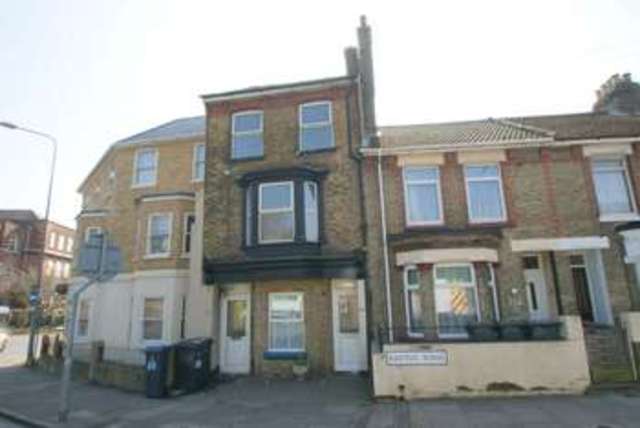 Image of 3 bedroom Maisonette to rent in Barton Road Dover CT16 at Barton Road  Kent, CT16 2LU