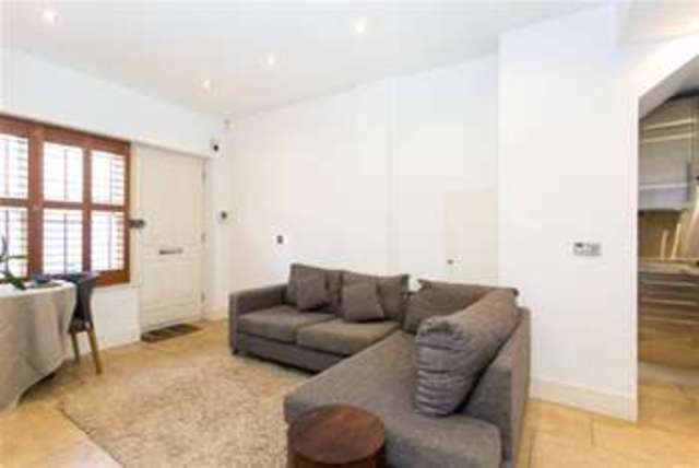  Image of 2 bedroom Mews to rent in Bathurst Mews London W2 at London, W2 2SB