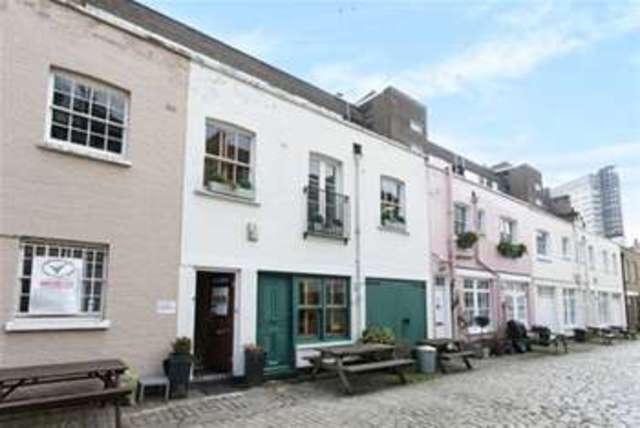  Image of 2 bedroom Mews to rent in Bathurst Mews London W2 at London, W2 2SB