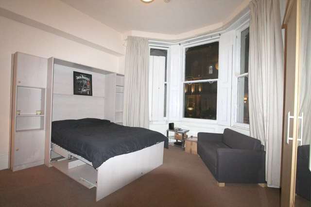  Image of Studio flat to rent in Beaufort Gardens London SW3 at Beaufort Gardens Knightsbridge London, SW3 1QH