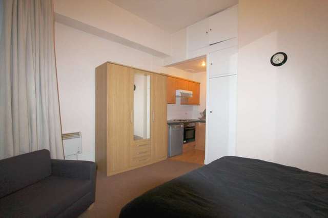  Image of Studio flat to rent in Beaufort Gardens London SW3 at Beaufort Gardens Knightsbridge London, SW3 1QH