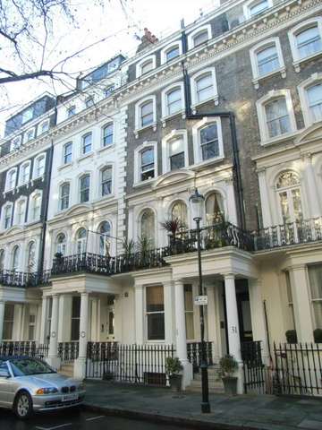  Image of Studio flat to rent in Beaufort Gardens London SW3 at Beaufort Gardens Knightsbridge London, SW3 1QH