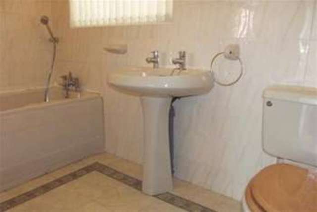  Image of 3 bedroom Bungalow to rent in Belper Avenue Carlton Nottingham NG4 at Nottingham, NG4 3SE