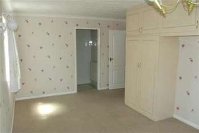  Image of 3 bedroom Bungalow to rent in Belper Avenue Carlton Nottingham NG4 at Nottingham, NG4 3SE