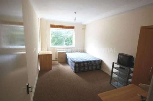  Image of 3 bedroom Flat to rent in Belsize Road London NW6 at Belsize Road South Hampstead London, NW6 4RY