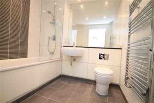  Image of 1 bedroom Flat to rent in Spa Road London SE16 at London, SE16 3SG