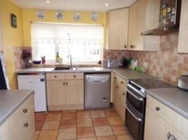  Image of 4 bedroom End of Terrace for sale in Wroxham Bracknell RG12 at Bracknell Berkshire Easthampstead, RG12 8QP