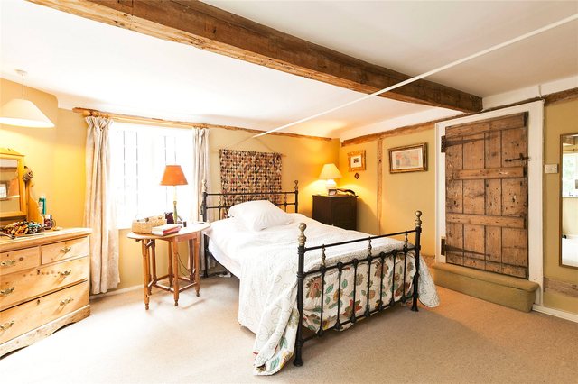  Image of 5 bedroom Detached house for sale in Broughton Broughton Aylesbury HP22 at Buckinghamshire  Bierton, HP22 5AW
