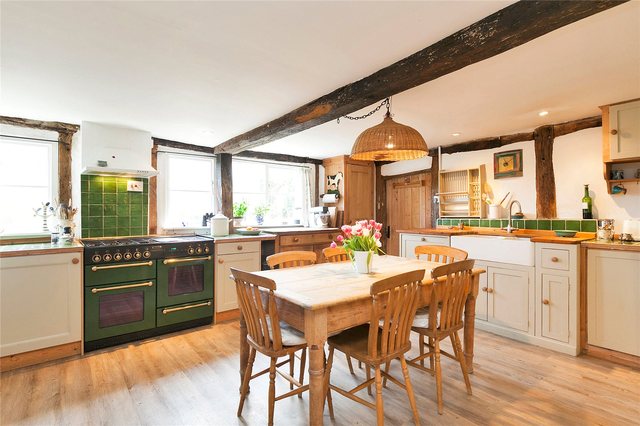  Image of 5 bedroom Detached house for sale in Broughton Broughton Aylesbury HP22 at Buckinghamshire  Bierton, HP22 5AW