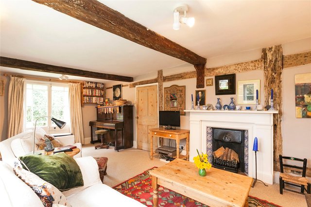  Image of 5 bedroom Detached house for sale in Broughton Broughton Aylesbury HP22 at Buckinghamshire  Bierton, HP22 5AW