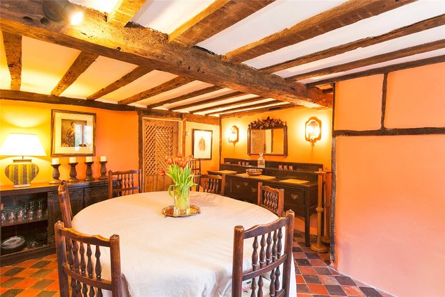  Image of 5 bedroom Detached house for sale in Broughton Broughton Aylesbury HP22 at Buckinghamshire  Bierton, HP22 5AW