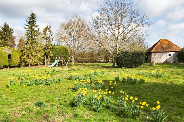  Image of 5 bedroom Detached house for sale in Broughton Broughton Aylesbury HP22 at Buckinghamshire  Bierton, HP22 5AW