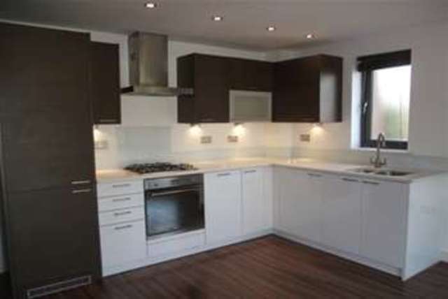  Image of 2 bedroom Flat to rent in Buckhurst Way Buckhurst Hill IG9 at Buckhurst Hill, IG9 6HD