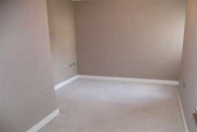  Image of 2 bedroom Flat to rent in Buckhurst Way Buckhurst Hill IG9 at Buckhurst Hill, IG9 6HD