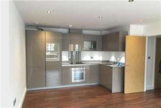  Image of 1 bedroom Flat to rent in Queens Road Buckhurst Hill IG9 at Buckhurst Hill, IG9 5BJ