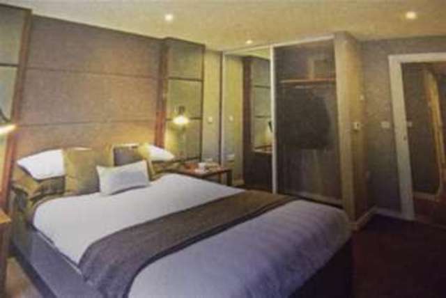  Image of 1 bedroom Flat to rent in Queens Road Buckhurst Hill IG9 at Buckhurst Hill, IG9 5BJ
