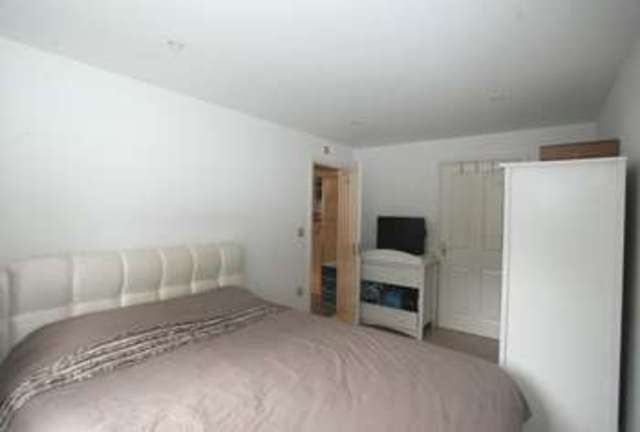  Image of 2 bedroom Flat for sale in Eaton Avenue Slough SL1 at Burnham  Slough, SL1 6EZ