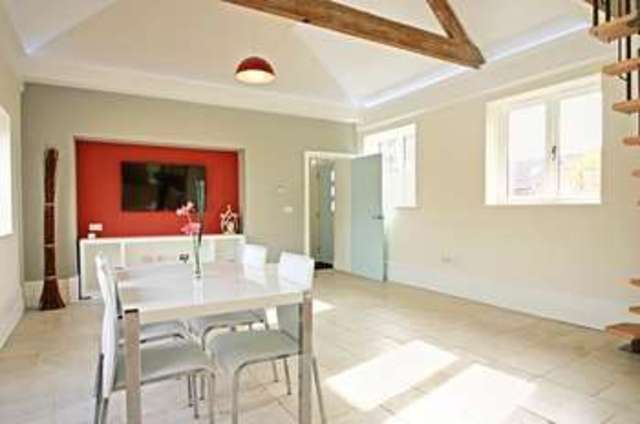  Image of 2 bedroom Terraced house to rent in Burnt Farm Ride Enfield EN2 at Burnt Farm Ride  Enfield, EN2 9DY