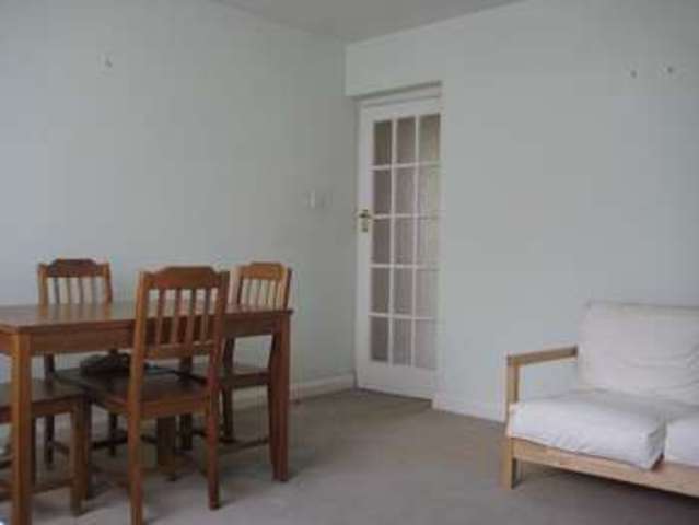  Image of 2 bedroom Flat to rent in Canons Court Stonegrove Edgware HA8 at Canons Court  Edgware, HA8 7ST