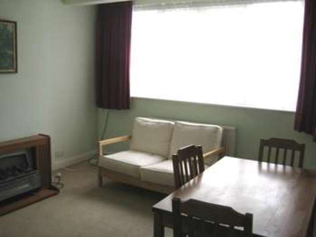  Image of 2 bedroom Flat to rent in Canons Court Stonegrove Edgware HA8 at Canons Court  Edgware, HA8 7ST