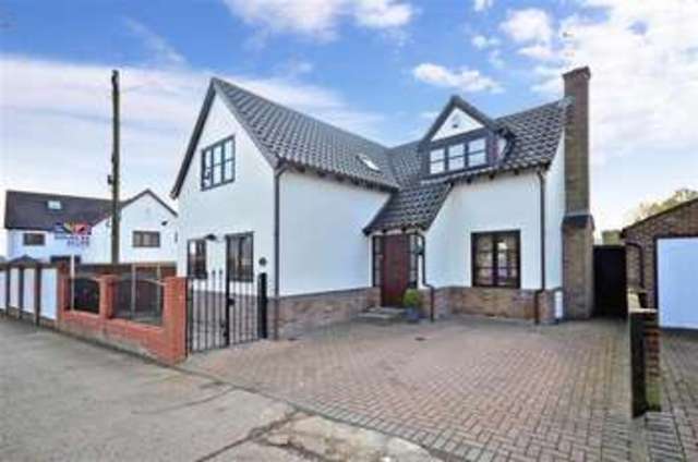  Image of 3 bedroom Detached house for sale in Carpenters Arms Lane Thornwood Epping CM16 at Thornwood Epping Thornwood, CM16 6LR