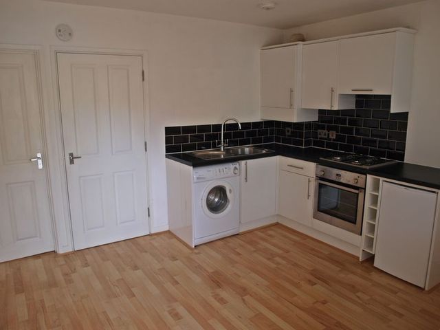  Image of 1 bedroom Flat to rent in Winfield Street Dunstable LU6 at Winfield Street  Dunstable, LU6 1LS