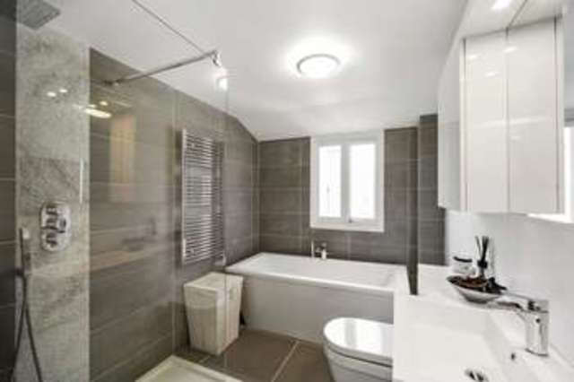  Image of 1 bedroom Property for sale in Clapham Common North Side London SW4 at Clapham Common North Side  London, SW4 9SW