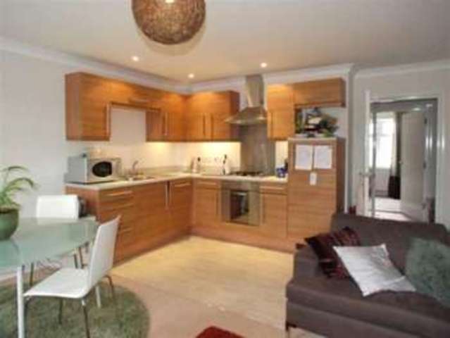  Image of 1 bedroom Apartment to rent in Clements Mead Leatherhead KT22 at Clements Mead  Leatherhead, KT22 7FN