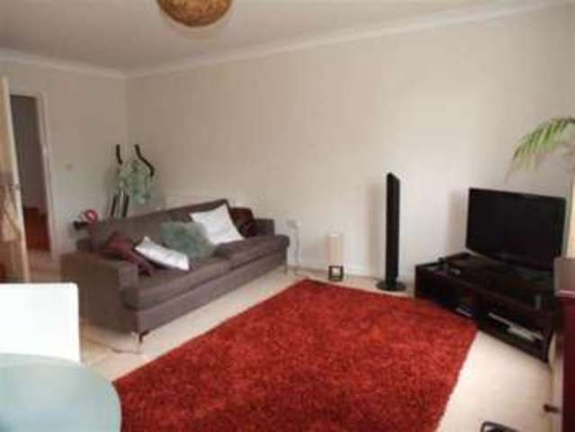  Image of 1 bedroom Apartment to rent in Clements Mead Leatherhead KT22 at Clements Mead  Leatherhead, KT22 7FN