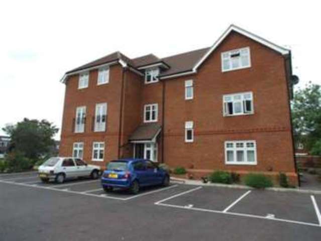  Image of 1 bedroom Apartment to rent in Clements Mead Leatherhead KT22 at Clements Mead  Leatherhead, KT22 7FN