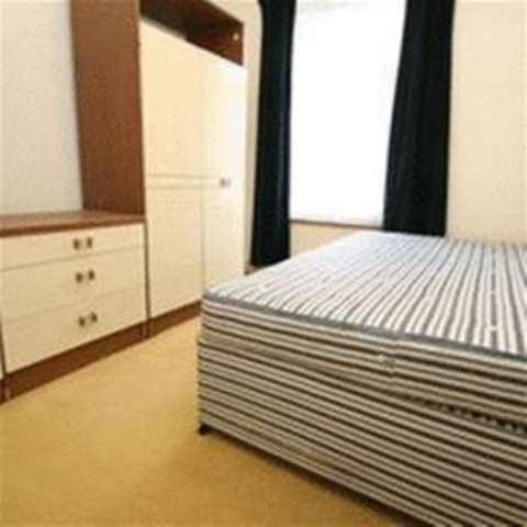  Image of 3 bedroom Semi-Detached house to rent in Cobham Road Ilford IG3 at Cobham Road  Ilford, IG3 9JW