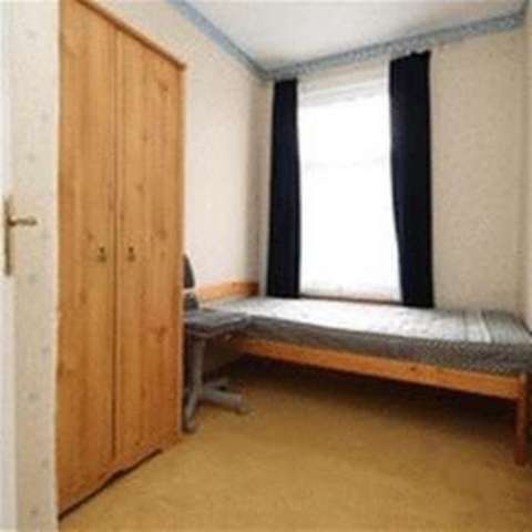  Image of 3 bedroom Semi-Detached house to rent in Cobham Road Ilford IG3 at Cobham Road  Ilford, IG3 9JW