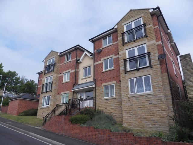 Image of 2 bedroom Apartment to rent in College View Dewsbury WF13 at College View  Carlton Road, Dewsbury, West Y, WF13 2AN
