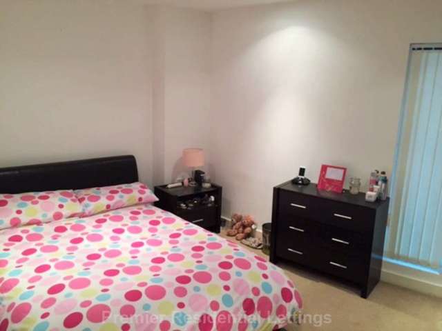  Image of 2 bedroom Apartment to rent in Commercial Street Manchester M15 at Commercial Street  Manchester, M15 4QY