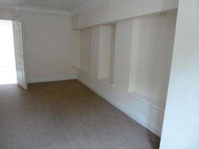  Image of 1 bedroom Flat to rent in Kensington Road Lowestoft NR33 at Cornerways 12 Kensington Road Lowestoft, NR33 0HY