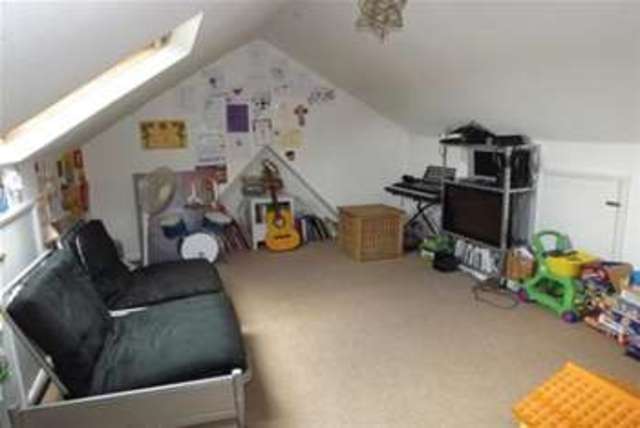 Image of 3 bedroom Terraced house to rent in Craigdale Road Hornchurch RM11 at Hornchurch, RM11 1AH