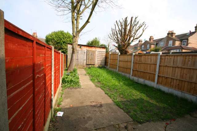  Image of 2 bedroom End of Terrace to rent in Crescent Road Warley Brentwood CM14 at Crescent Road  Brentwood, CM14 5JB