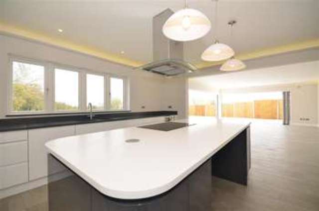  Image of 5 bedroom Detached house for sale in High Road Thornwood Epping CM16 at Thornwood Essex Ongar, CM16 6LZ