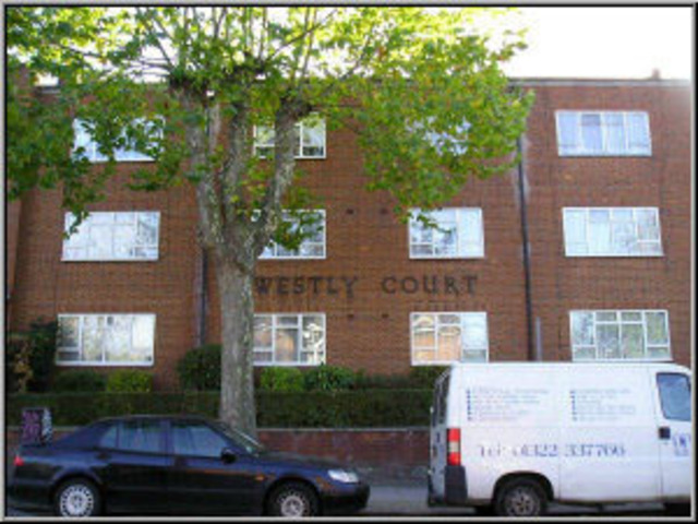  Image of 2 bedroom Flat to rent in Dartmouth Road London NW2 at Willesden Green London Cricklewood, NW2 4EL