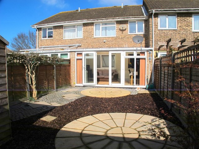  Image of 1 bedroom Apartment for sale in Deane Gardens Lee-on-the-Solent PO13 at Deane Gardens  Lee-On-The-Solent, PO13 8JZ