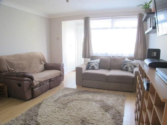  Image of 1 bedroom Apartment for sale in Deane Gardens Lee-on-the-Solent PO13 at Deane Gardens  Lee-On-The-Solent, PO13 8JZ